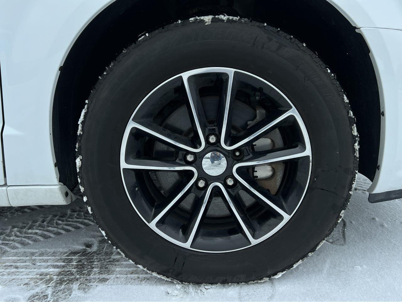 2019 Dodge Grand Caravan GT 3RD ROW 7 PASSENGER!! HEATED LEATHER SEATS/STEERING WHEEL, BACK UP CAM, SIRIUS XM, POWER SLIDING DOO Photo