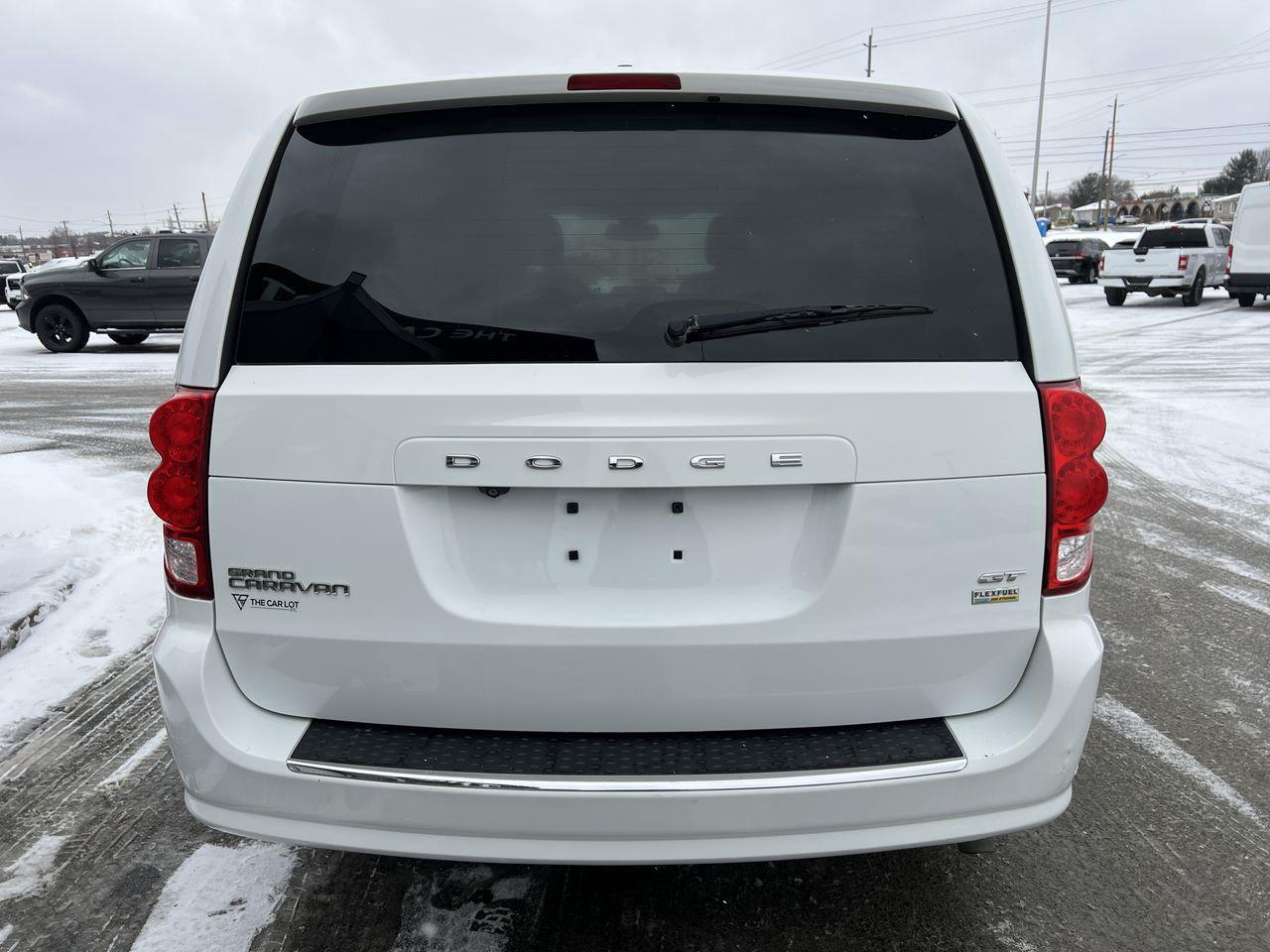 2019 Dodge Grand Caravan GT 3RD ROW 7 PASSENGER!! HEATED LEATHER SEATS/STEERING WHEEL, BACK UP CAM, SIRIUS XM, POWER SLIDING DOO Photo