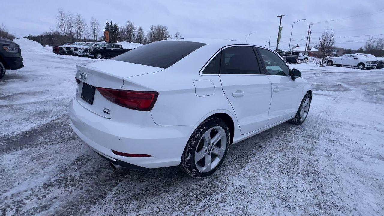 2018 Audi A3 2.0T Komfort HEATED LEATHER SEATS, MOONROOF, BACK UP CAM, SIRIUS XM, CRUISE CONTROL!! Photo3