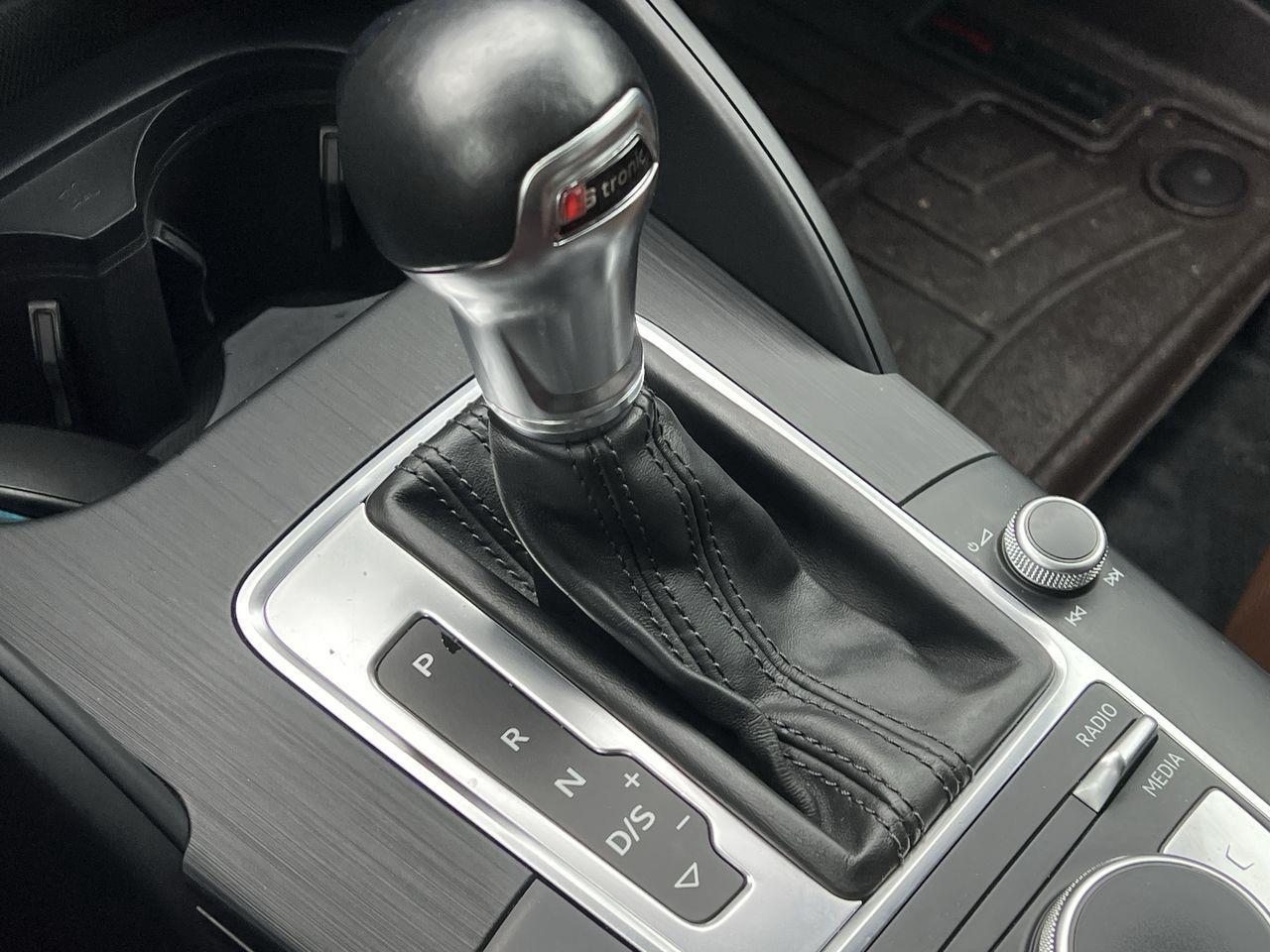 2018 Audi A3 2.0T Komfort HEATED LEATHER SEATS, MOONROOF, BACK UP CAM, SIRIUS XM, CRUISE CONTROL!! Photo