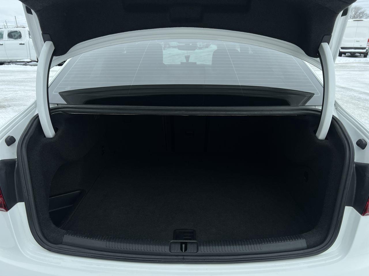 2018 Audi A3 2.0T Komfort HEATED LEATHER SEATS, MOONROOF, BACK UP CAM, SIRIUS XM, CRUISE CONTROL!! Photo