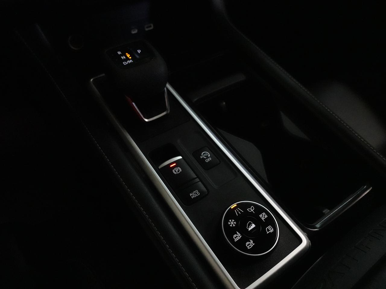 2022 Nissan Pathfinder SL | AWD | 8Pass | Nav | Sunroof | BSM | CarPlay