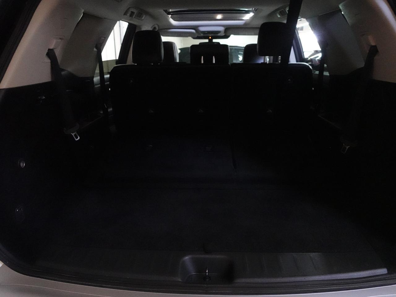 2022 Nissan Pathfinder SL | AWD | 8Pass | Nav | Sunroof | BSM | CarPlay