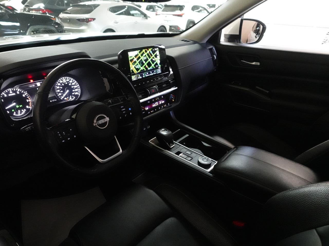 2022 Nissan Pathfinder SL | AWD | 8Pass | Nav | Sunroof | BSM | CarPlay