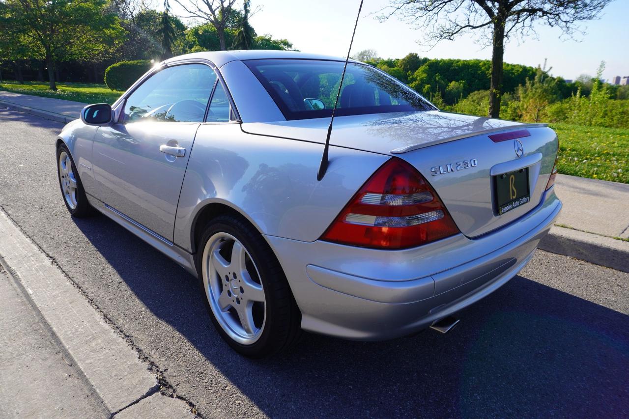 2004 Mercedes-Benz SLK ULTRA LOW KM'S / NO ACCIDENTS /HARDTOP CONVERTIBLE Photo2