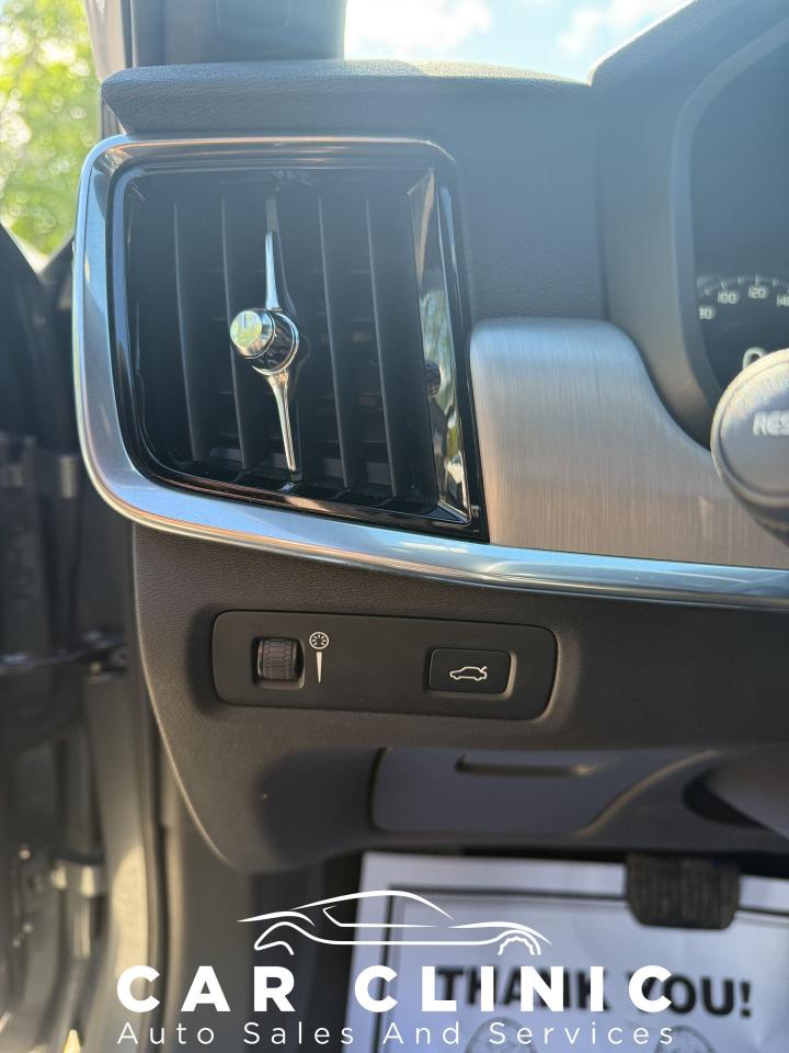 2017 Volvo S90 T6 Momentum - Photo #18