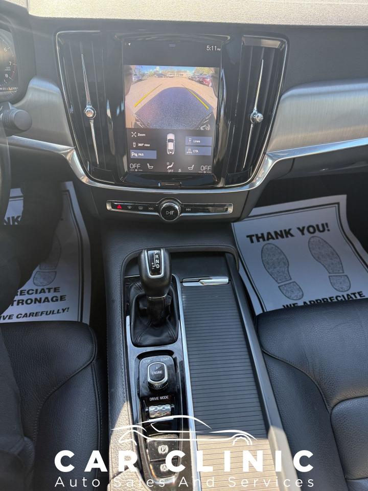 2017 Volvo S90 T6 Momentum - Photo #26
