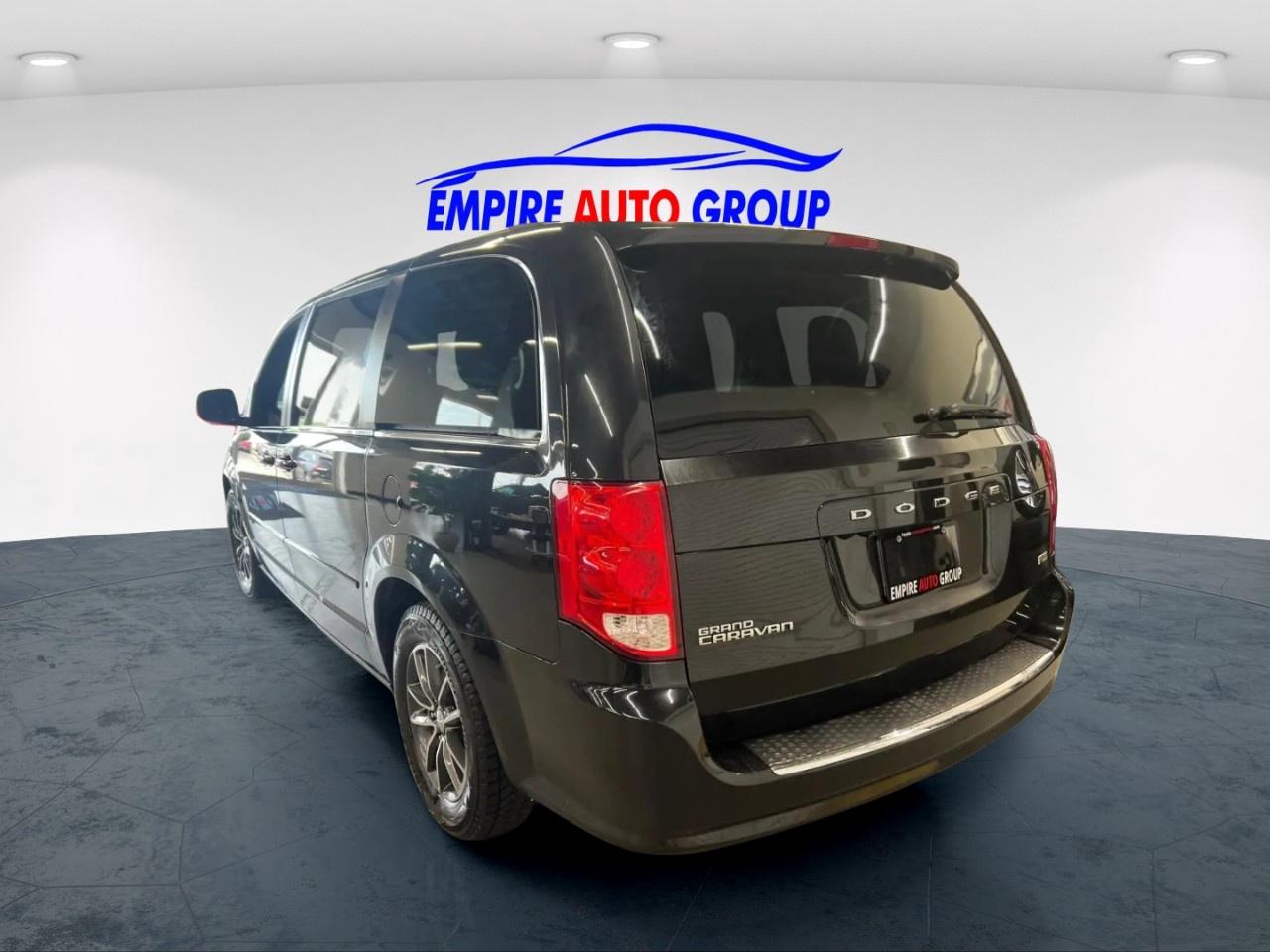 2017 Dodge Grand Caravan SXT Photo4