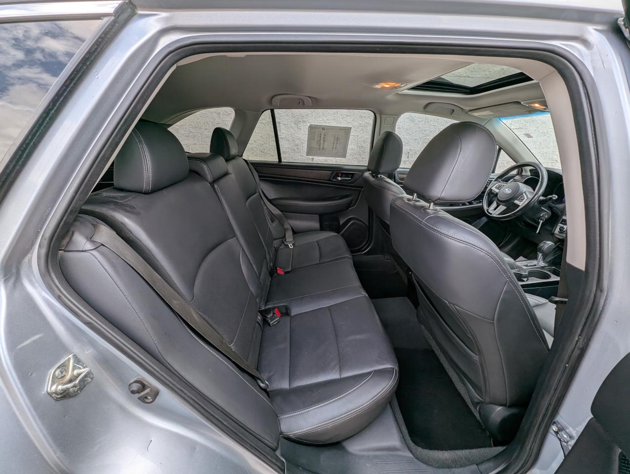 2015 Subaru Outback 2.5i w/Limited & Tech Pkg Photo