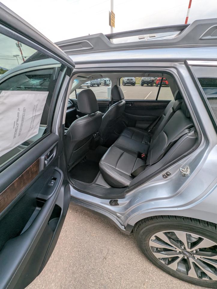 2015 Subaru Outback 2.5i w/Limited & Tech Pkg Photo