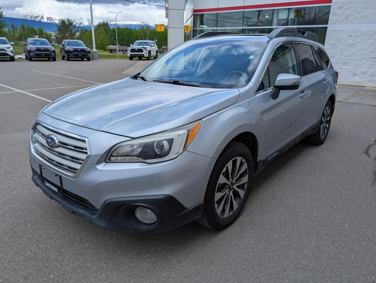 2015 Subaru Outback 2.5i w/Limited & Tech Pkg Photo2