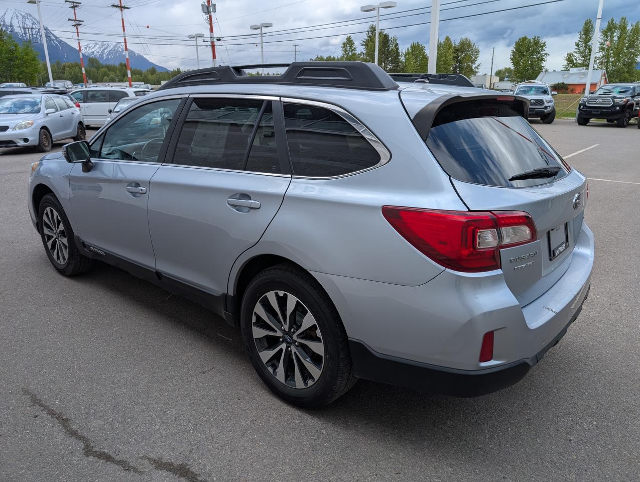 2015 Subaru Outback 2.5i w/Limited & Tech Pkg Photo