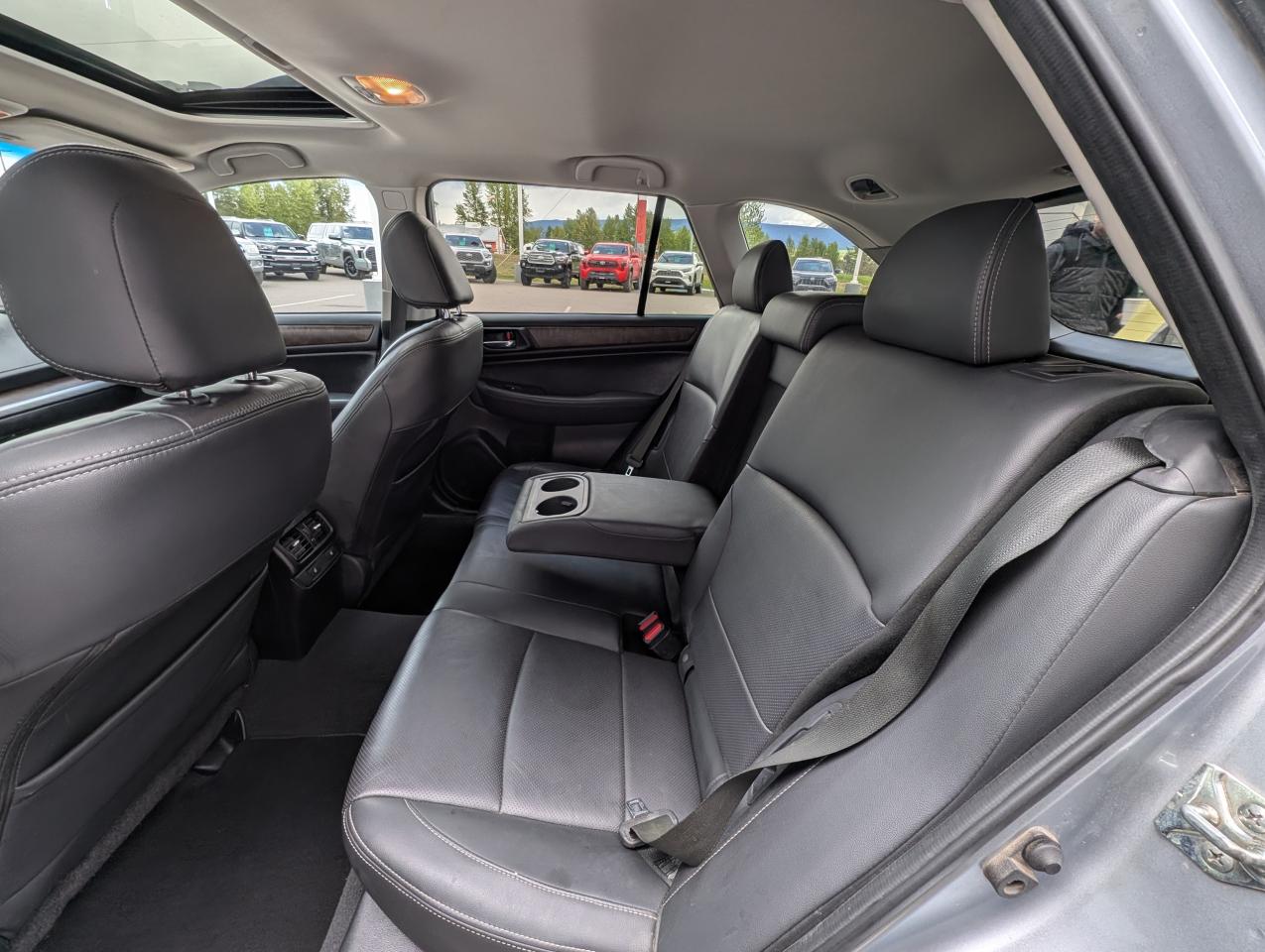 2015 Subaru Outback 2.5i w/Limited & Tech Pkg Photo