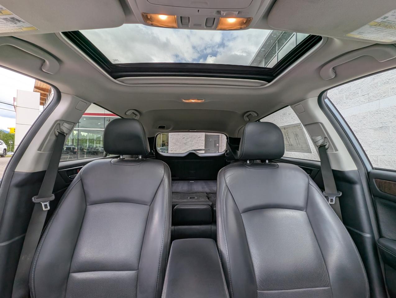 2015 Subaru Outback 2.5i w/Limited & Tech Pkg Photo