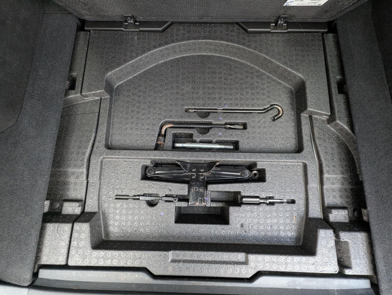 2015 Subaru Outback 2.5i w/Limited & Tech Pkg Photo
