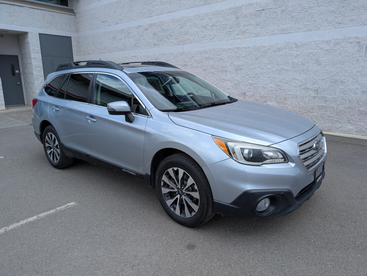 2015 Subaru Outback 2.5i w/Limited & Tech Pkg Photo