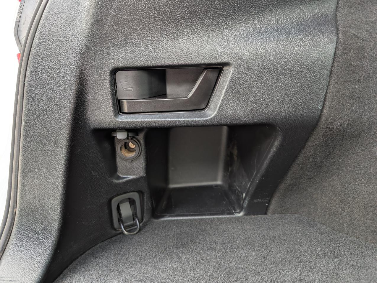 2015 Subaru Outback 2.5i w/Limited & Tech Pkg Photo