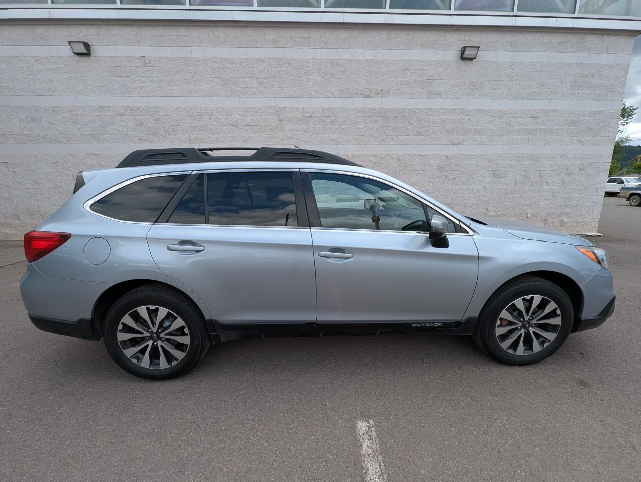 2015 Subaru Outback 2.5i w/Limited & Tech Pkg Photo