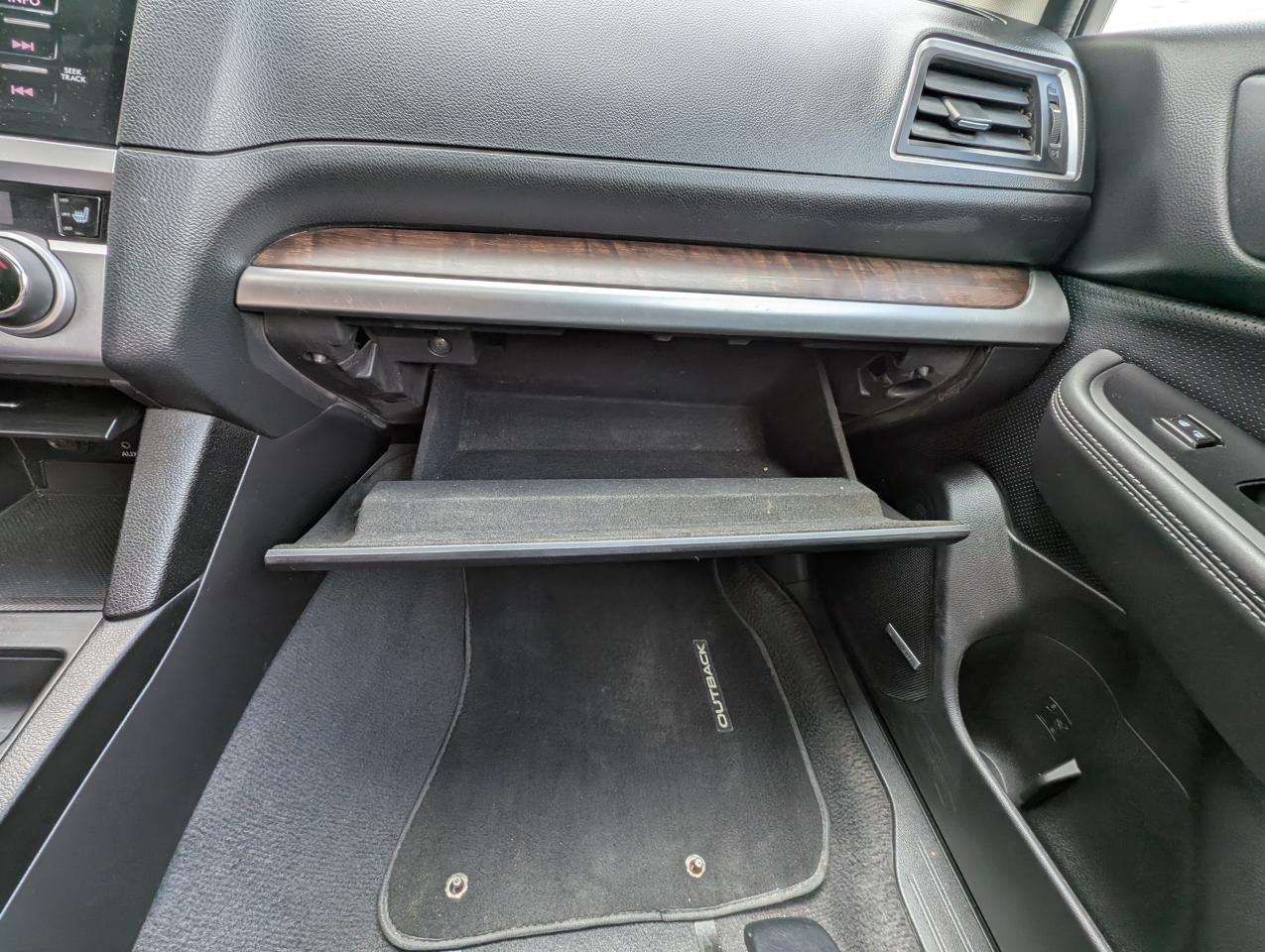 2015 Subaru Outback 2.5i w/Limited & Tech Pkg Photo