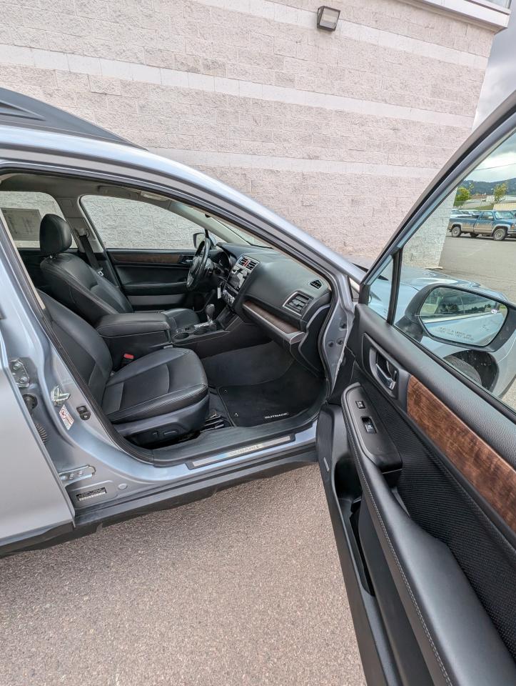 2015 Subaru Outback 2.5i w/Limited & Tech Pkg Photo