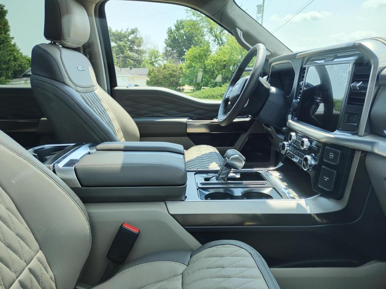 2025 Ford F-150 PLATINUM