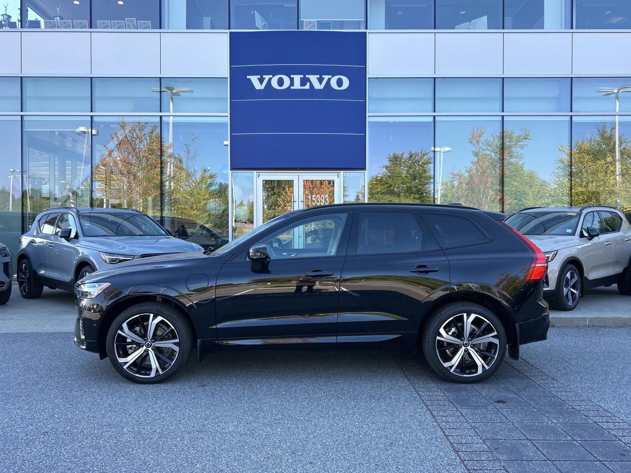 New 2025 Volvo XC60 Plug-In Hybrid T8 AWD Ultra Dark Theme for sale in Surrey, BC
