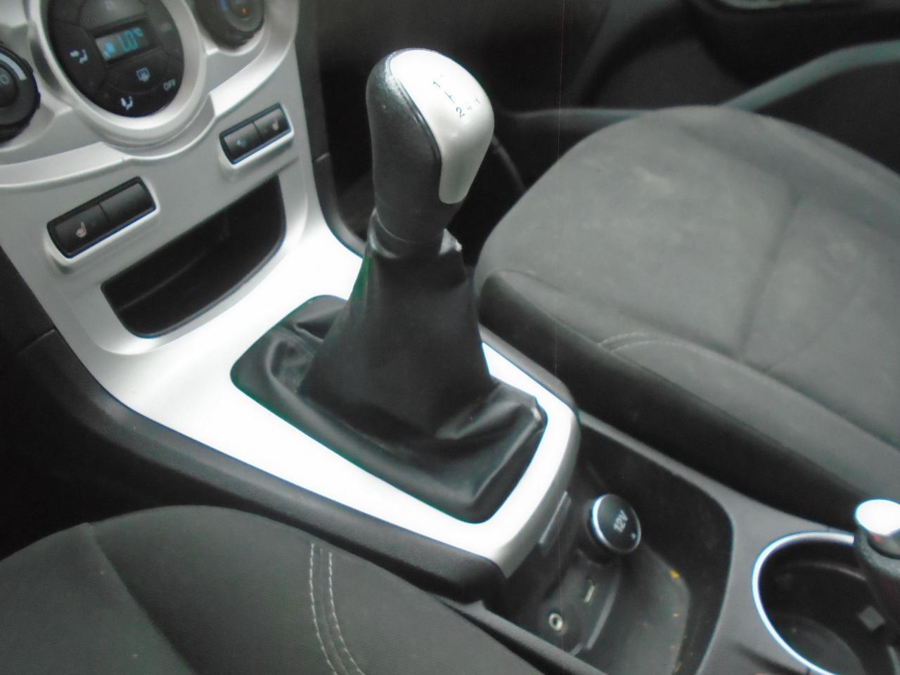 2015 Ford Fiesta 5dr HB SE - Photo #17