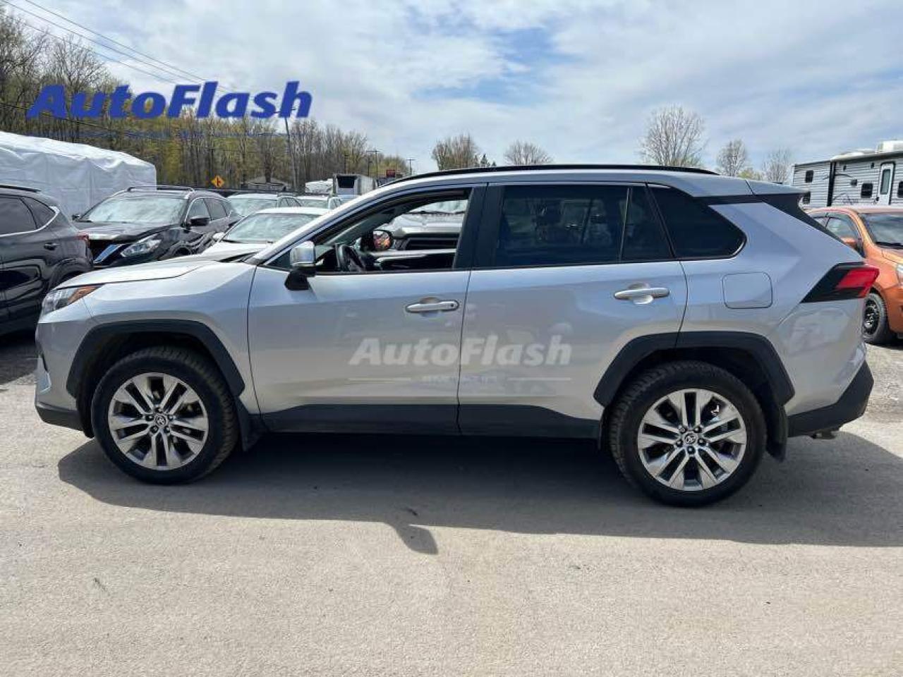 Used 2022 Toyota RAV4 XLE, AWD, CARPLAY, CAMERA, CUIR, VOLANT CHAUFF for sale in Saint-Hubert, QC