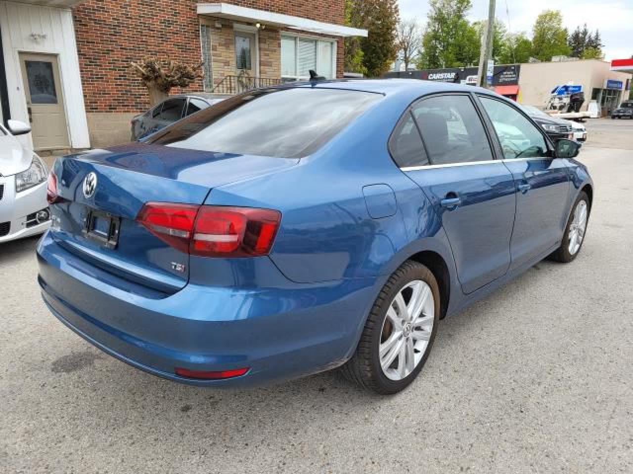 2017 Volkswagen Jetta 1.8T Highline Photo3