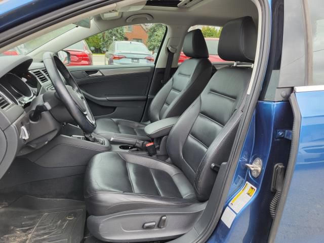 2017 Volkswagen Jetta 1.8T Highline Photo9