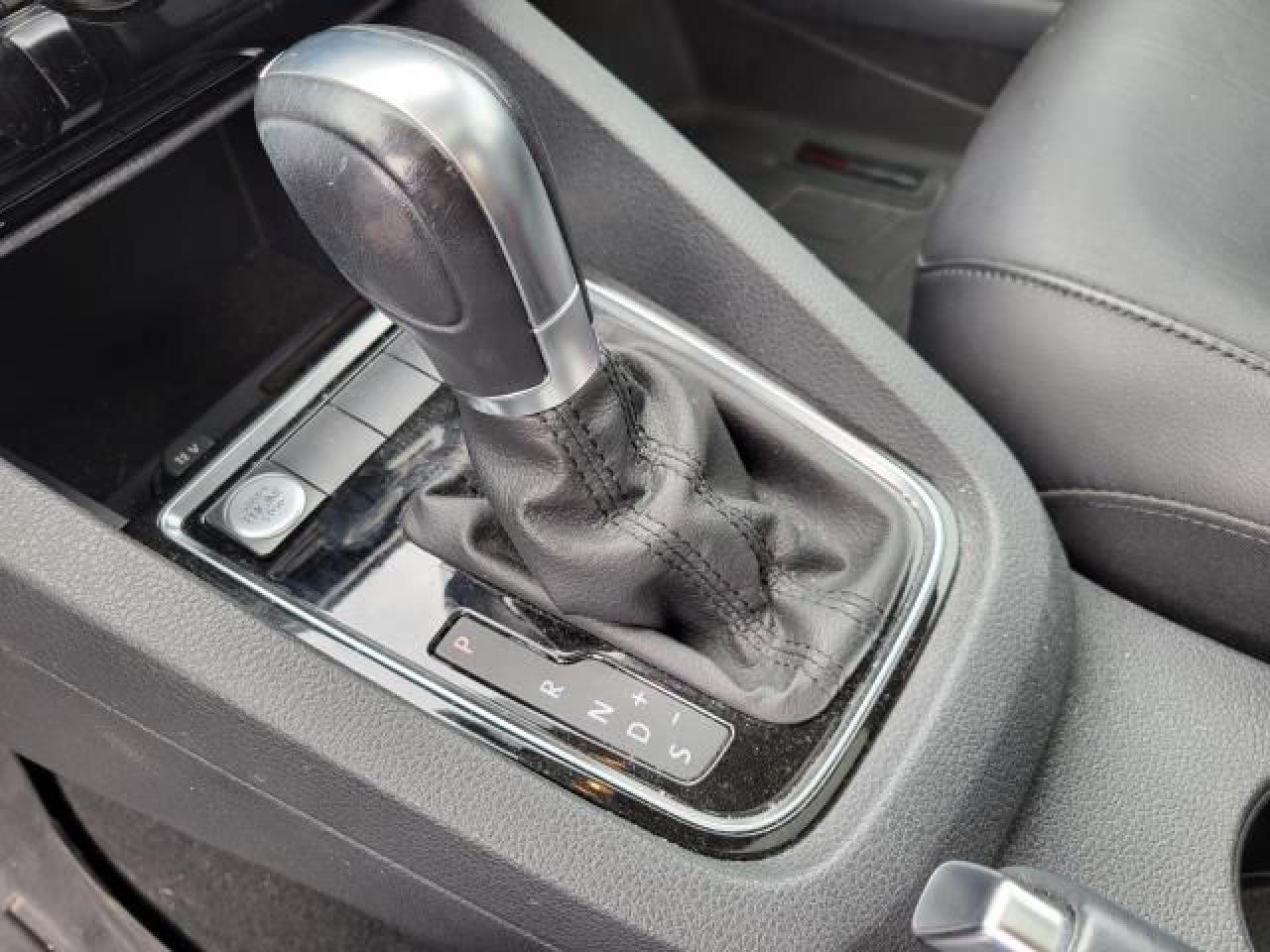 2017 Volkswagen Jetta 1.8T Highline Photo11