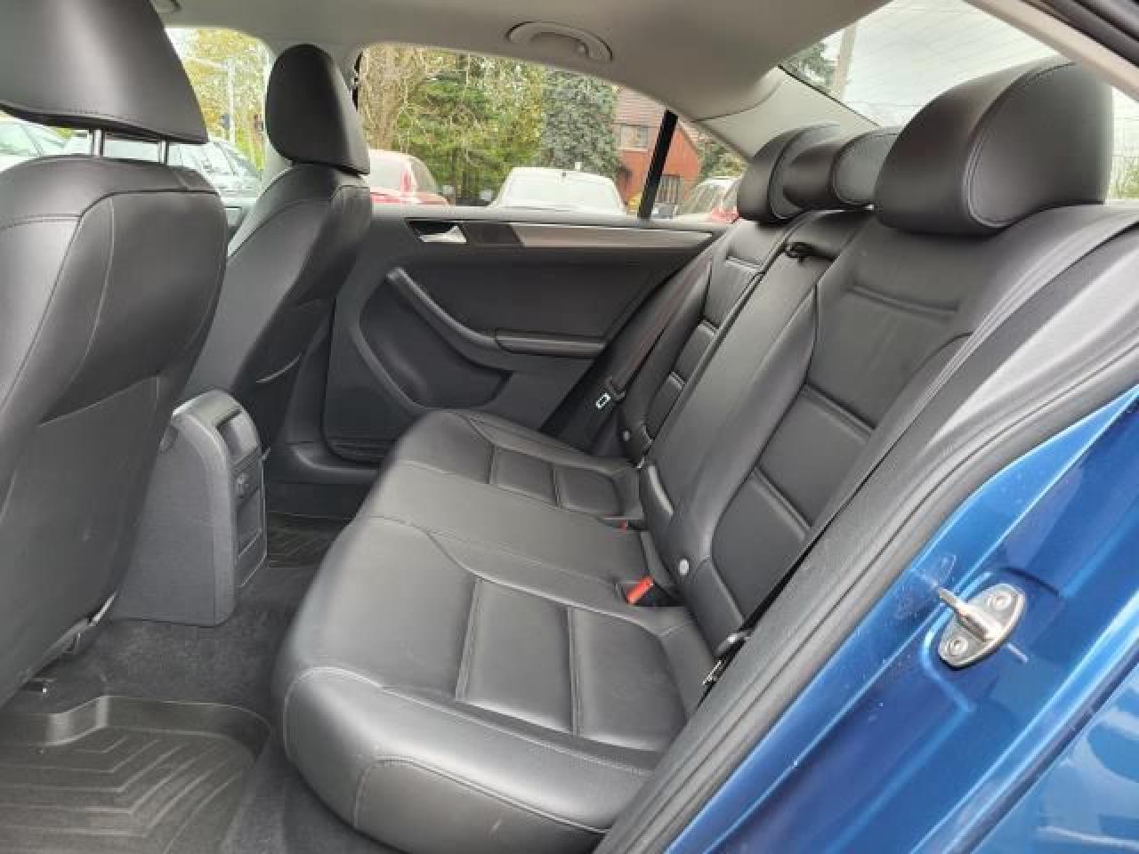 2017 Volkswagen Jetta 1.8T Highline Photo17