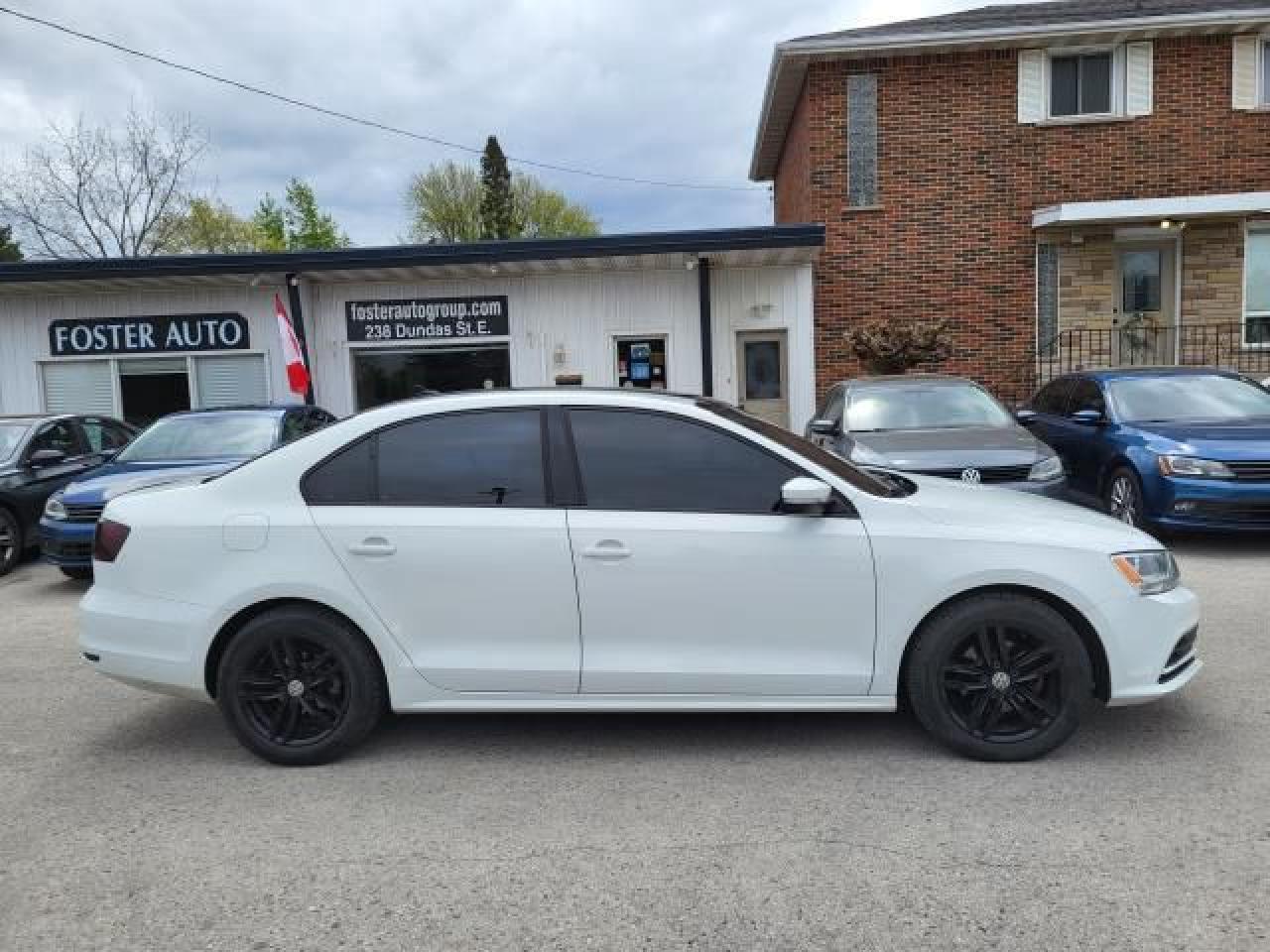 2015 Volkswagen Jetta Trendline Photo2