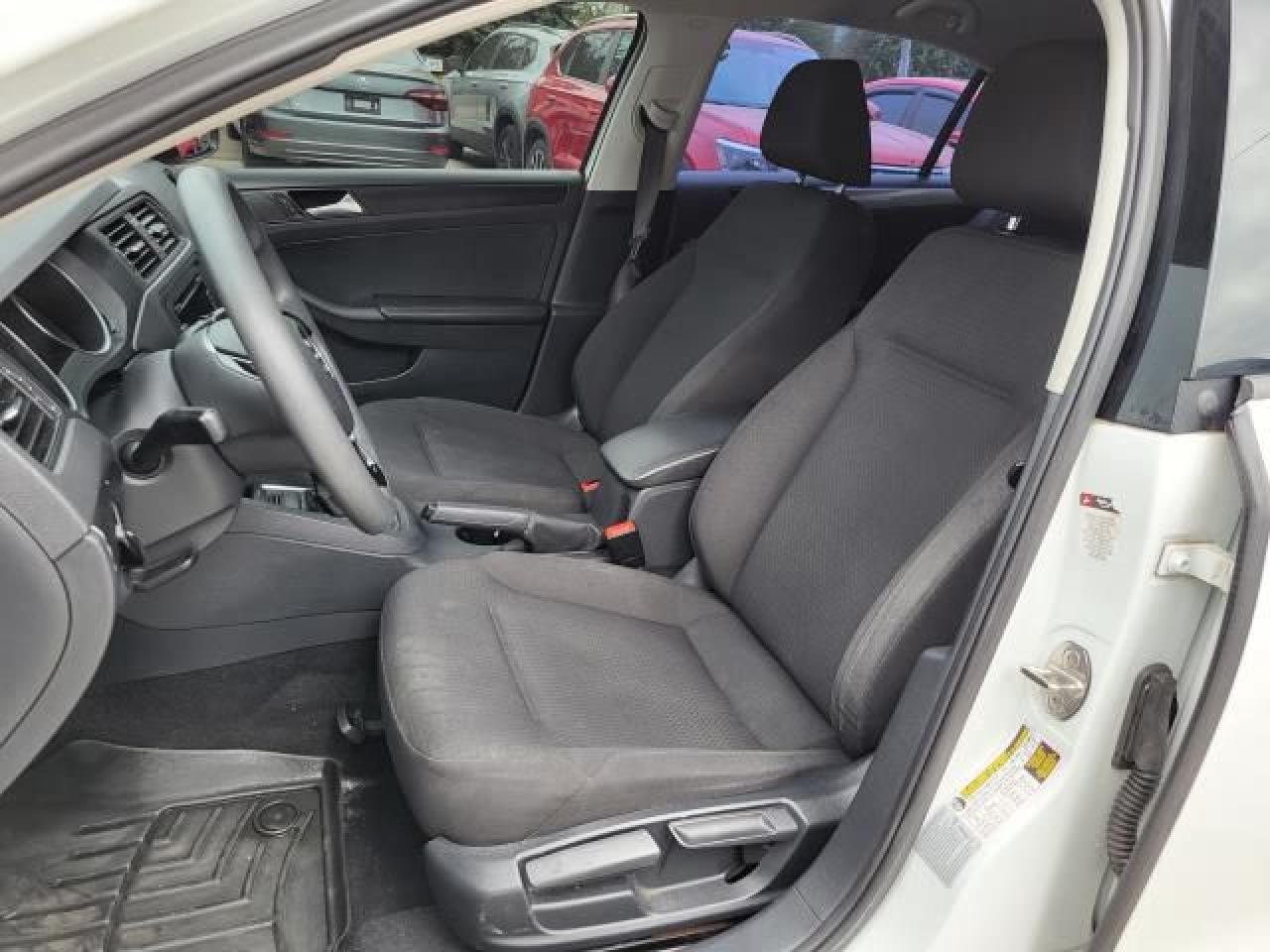 2015 Volkswagen Jetta Trendline Photo9