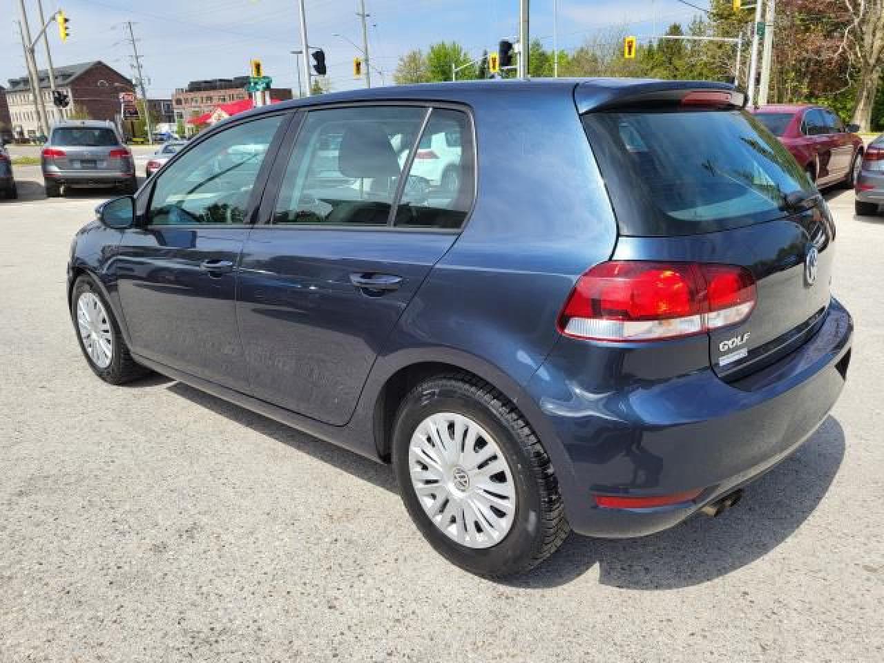 2011 Volkswagen Golf 2.5L Trendline Photo5