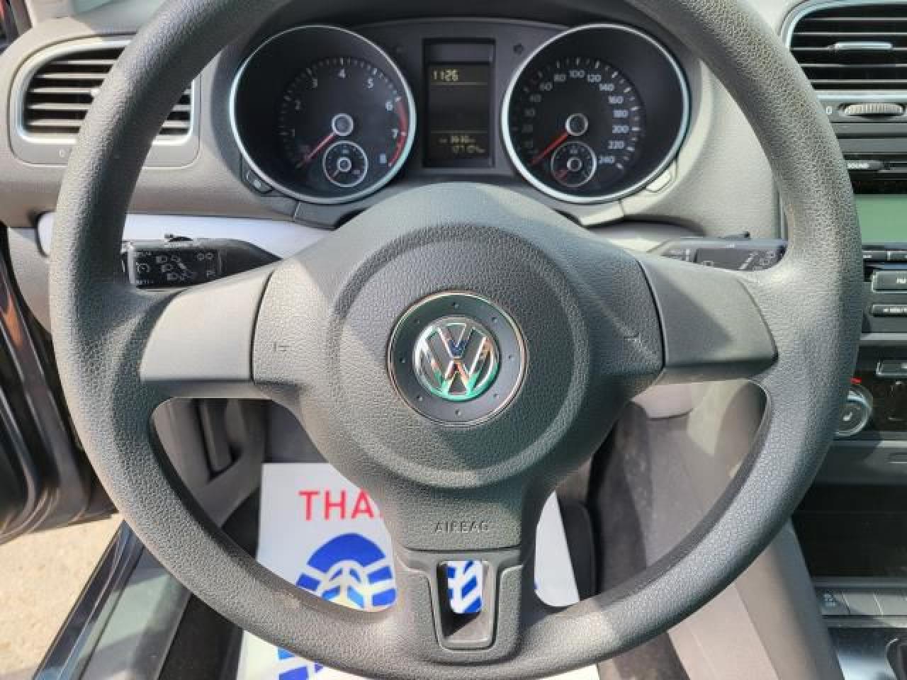 2011 Volkswagen Golf 2.5L Trendline Photo10