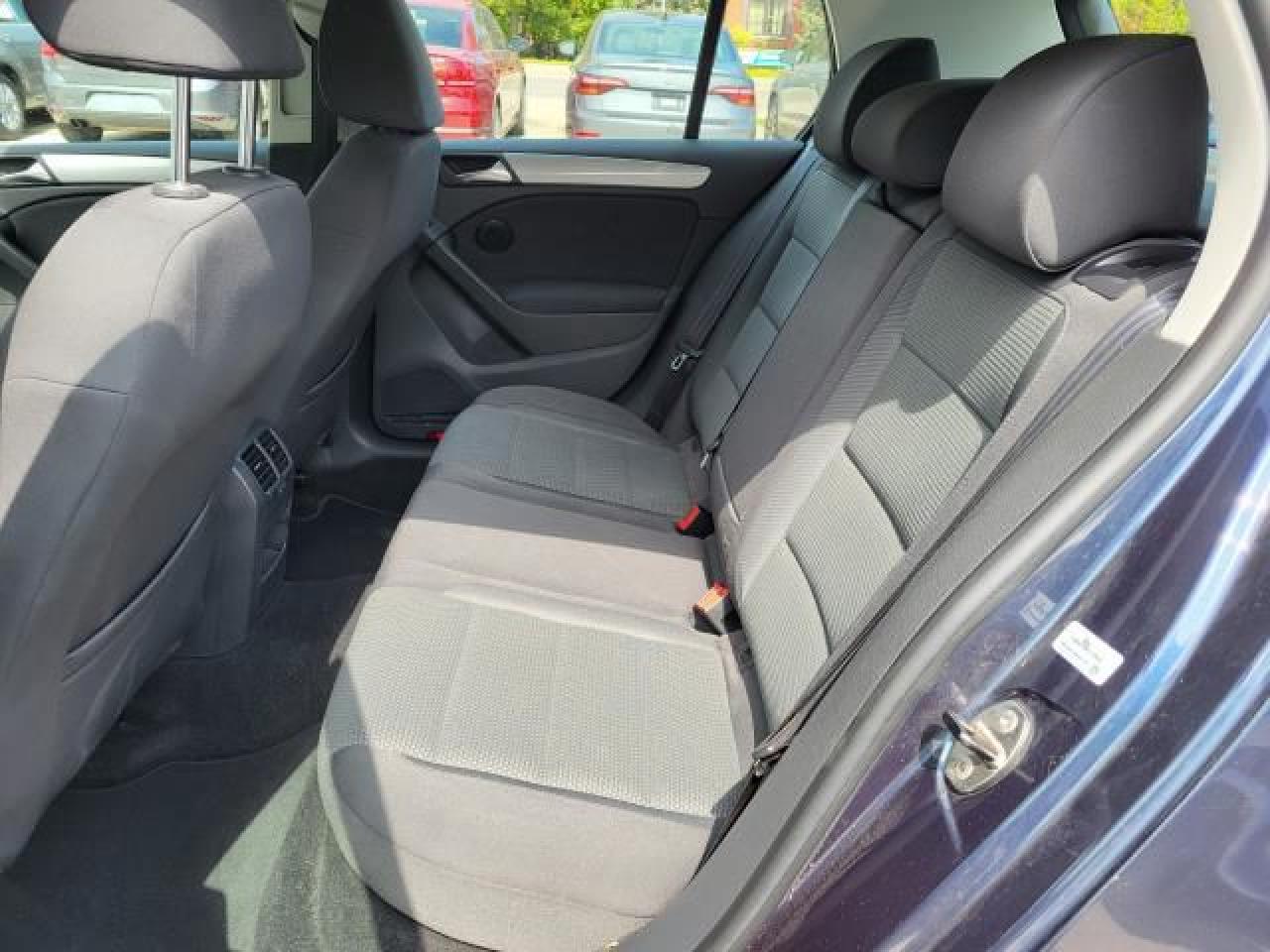 2011 Volkswagen Golf 2.5L Trendline Photo13