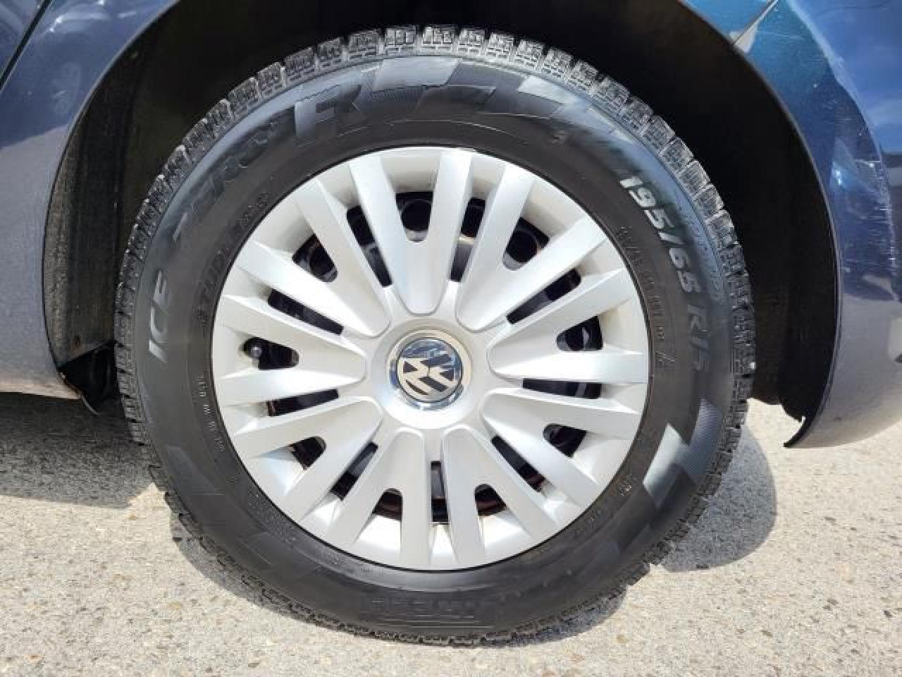 2011 Volkswagen Golf 2.5L Trendline Photo15