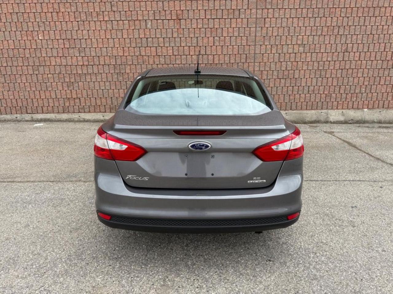 2014 Ford Focus SE | CLEAN CARFAX | DEALER MAINTAINED | BLUETOOTH | HEATED SEATS | - Photo #5
