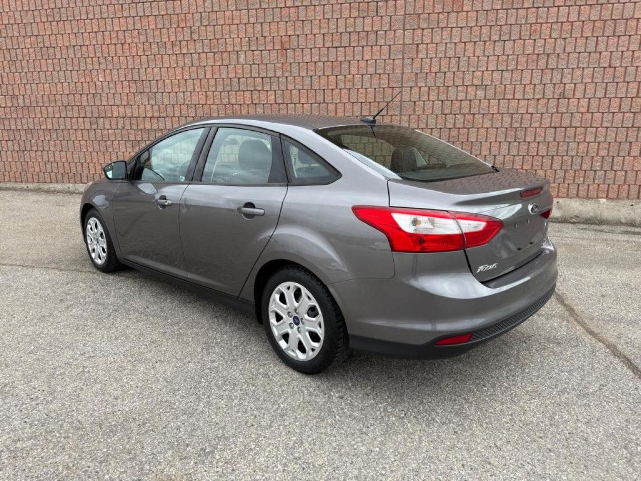 2014 Ford Focus SE | CLEAN CARFAX | DEALER MAINTAINED | BLUETOOTH | HEATED SEATS | - Photo #4