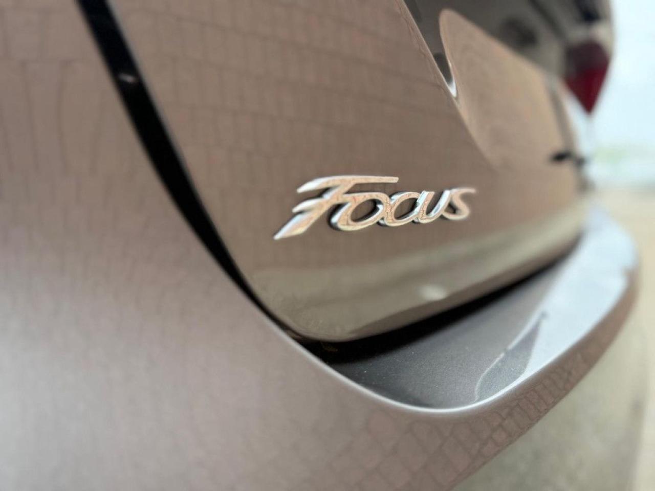 2014 Ford Focus SE | CLEAN CARFAX | DEALER MAINTAINED | BLUETOOTH | HEATED SEATS | - Photo #11