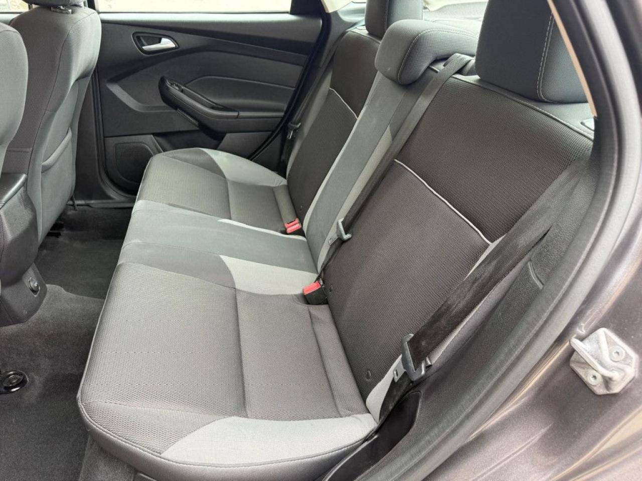 2014 Ford Focus SE | CLEAN CARFAX | DEALER MAINTAINED | BLUETOOTH | HEATED SEATS | - Photo #17