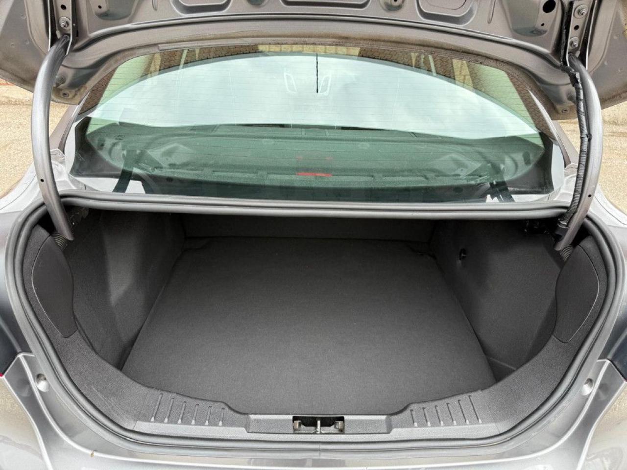 2014 Ford Focus SE | CLEAN CARFAX | DEALER MAINTAINED | BLUETOOTH | HEATED SEATS | - Photo #18