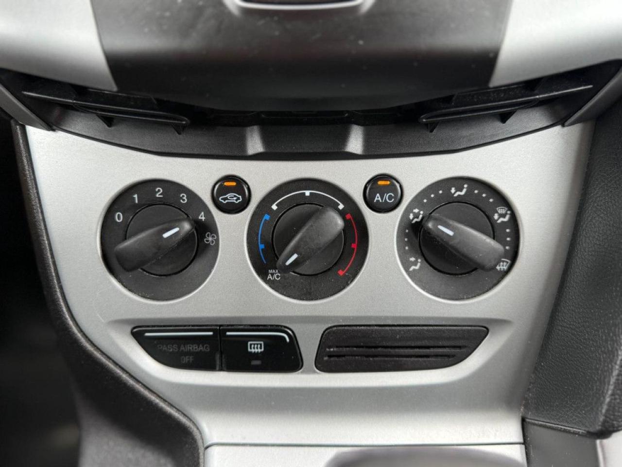 2014 Ford Focus SE | CLEAN CARFAX | DEALER MAINTAINED | BLUETOOTH | HEATED SEATS | - Photo #26