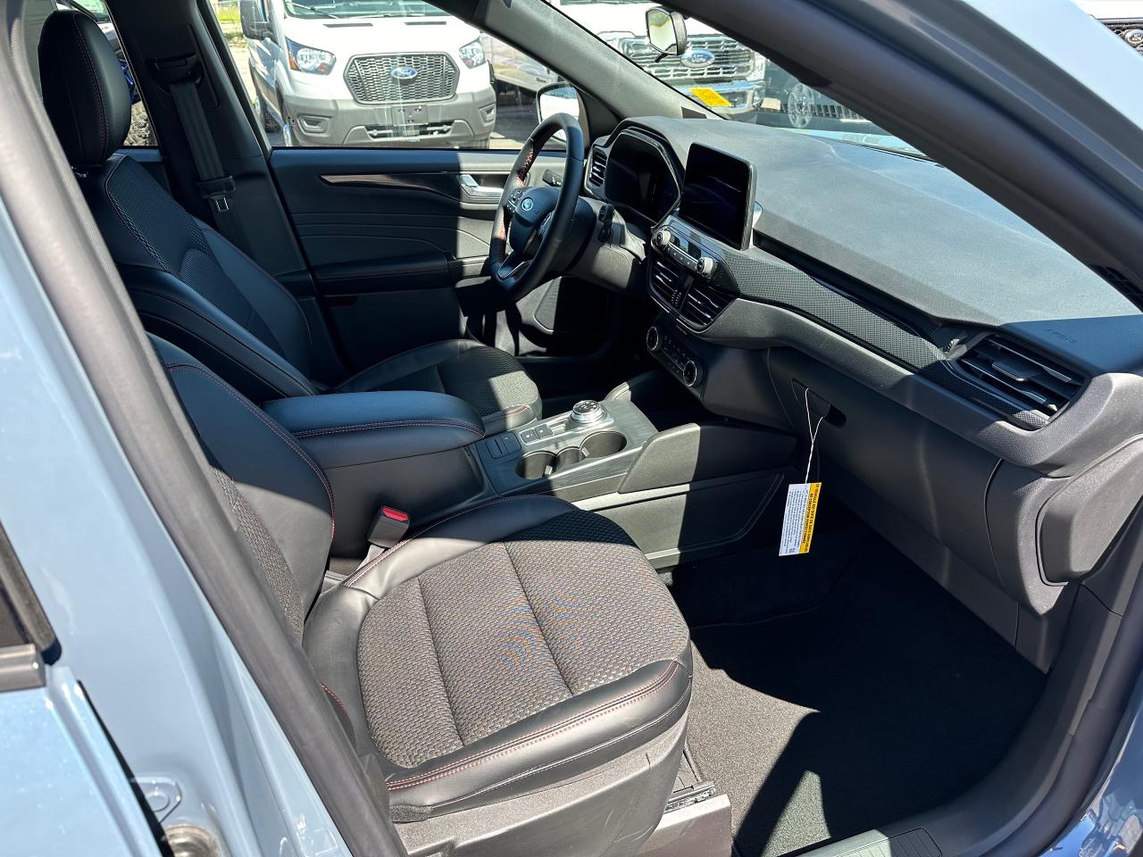 2024 Ford Escape ST-Line Photo5