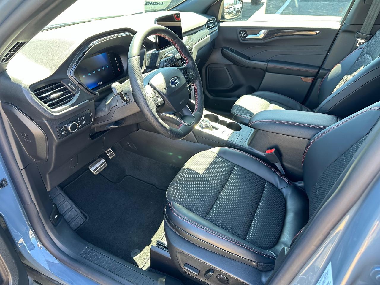 2024 Ford Escape ST-Line Photo5