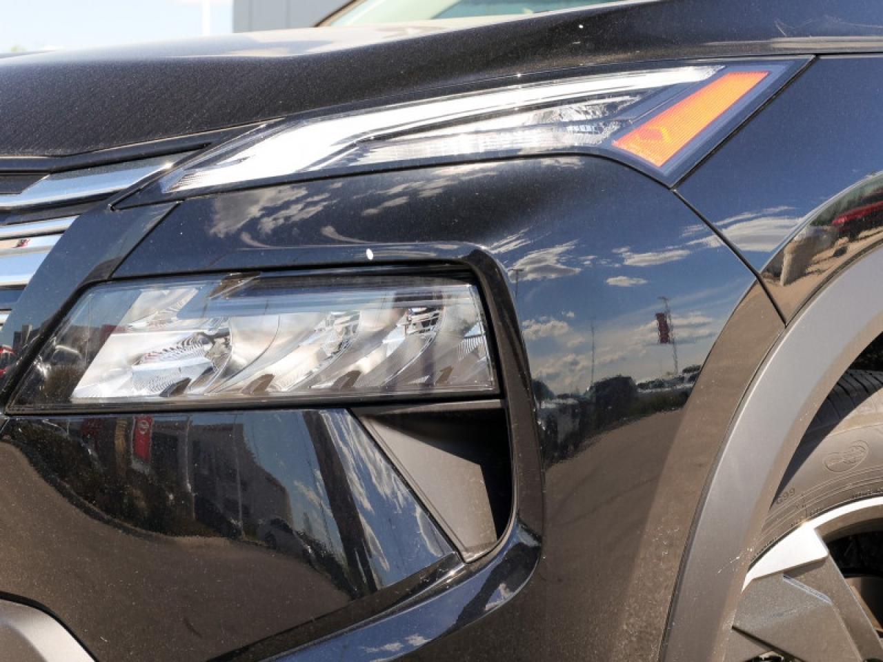 2025 Nissan Rogue SV Moonroof  - Moonroof -  Power Liftgate Photo