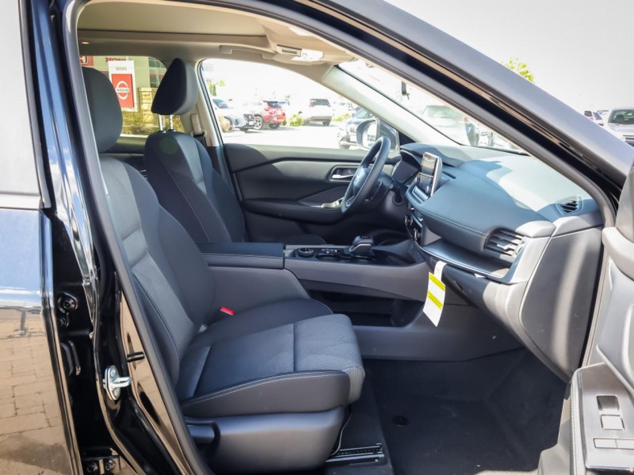 2025 Nissan Rogue SV Moonroof  - Moonroof -  Power Liftgate Photo