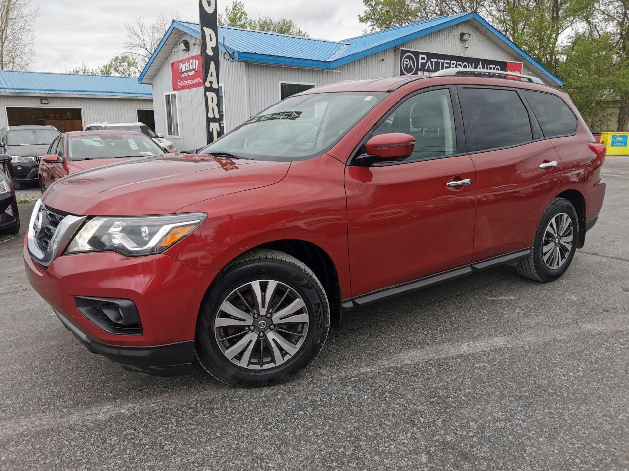 Used 2017 Nissan Pathfinder SL 4WD for sale in Madoc, ON