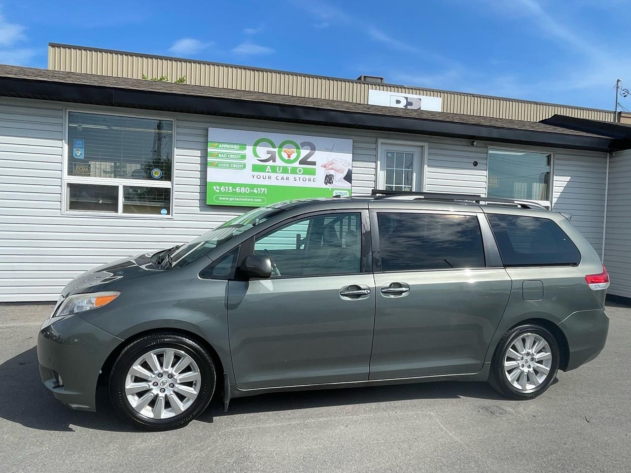 2012 Toyota Sienna XLE - Photo #4